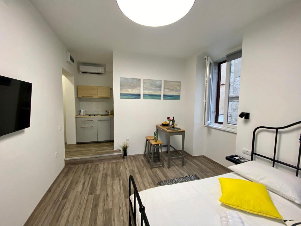 Apartments Flanaticus Pula Exterior photo